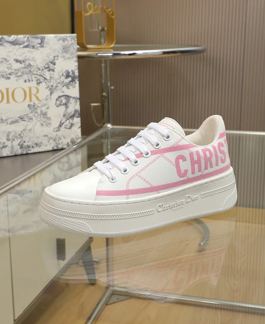 👟👟Ex-factory price 440👟👟 DIOR Dior's new thick-soled sports white shoes, electro-embroidered fabric, embroidered letters, breathable mesh lining, sheepskin for foot pads, lightweight outsole. Size: 35-40 (41 customized)